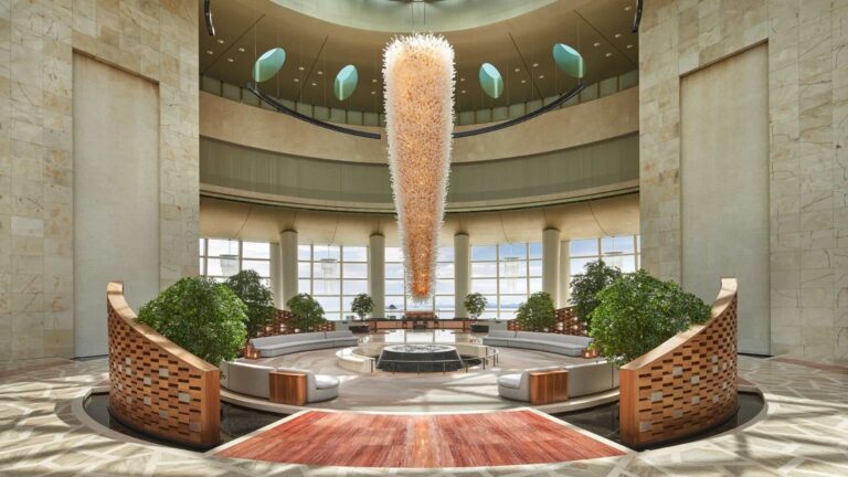 InterContinental Shenzhen Dameisha Resort tem estrutura inspirada no corpo de um dragão e lobby que representa o estômago do animal mítico