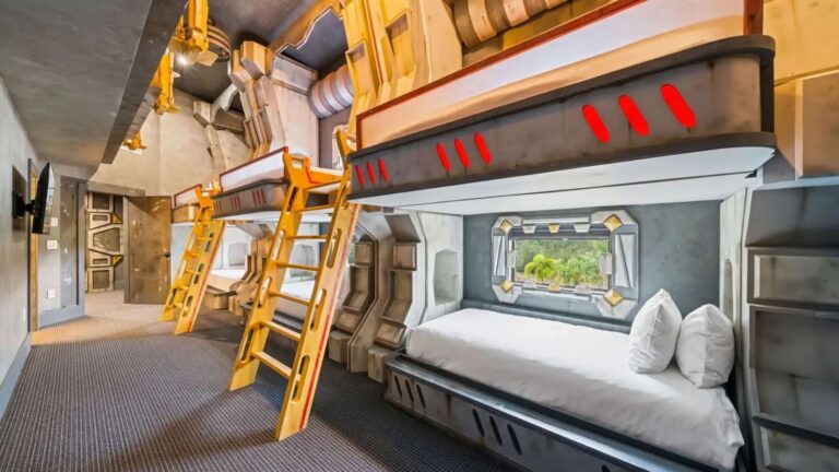 O imóvel que abriga a família de Neymar em Orlando possui decoração temática de Star Wars