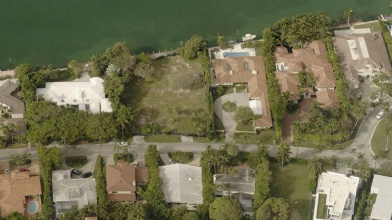 Em Miami, Neymar adquiriu um terreno de frente para o mar em Bal Harbour
