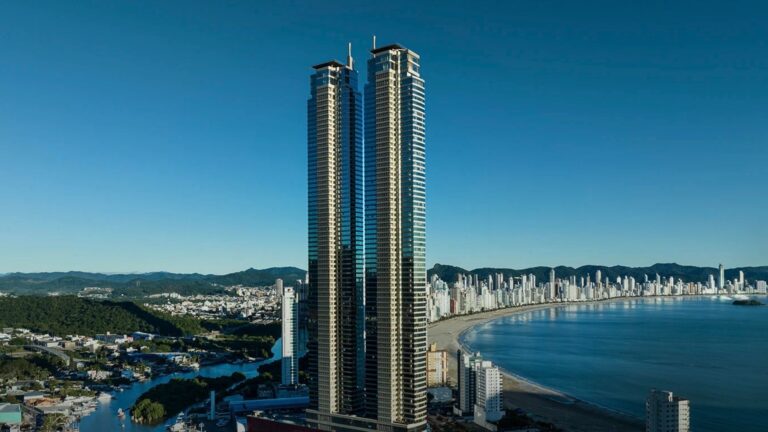 O Yachthouse Residence Club by Pininfarina tem 295 metros de altura e mais de 80 andares