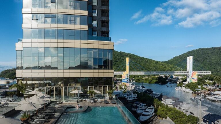 O quadriplex de Neymar em Balneário Camboriú ficou conhecido como "Neyplex"