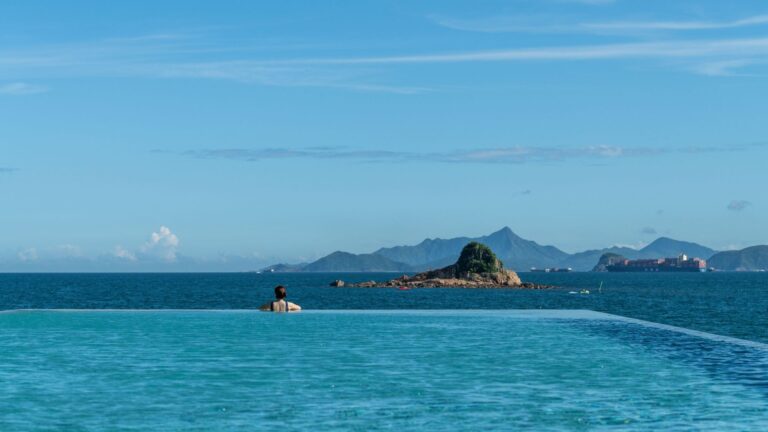 A praia de Dameisha conta com uma extensão de quase dois quilômetros de comprimento