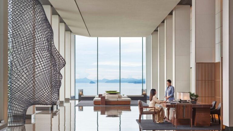 Club InterContinental do Dameisha Resort une luxo, obras de arte e feng shui