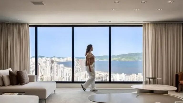 A mansão principal em Santos tem 2,8 mil m² de área