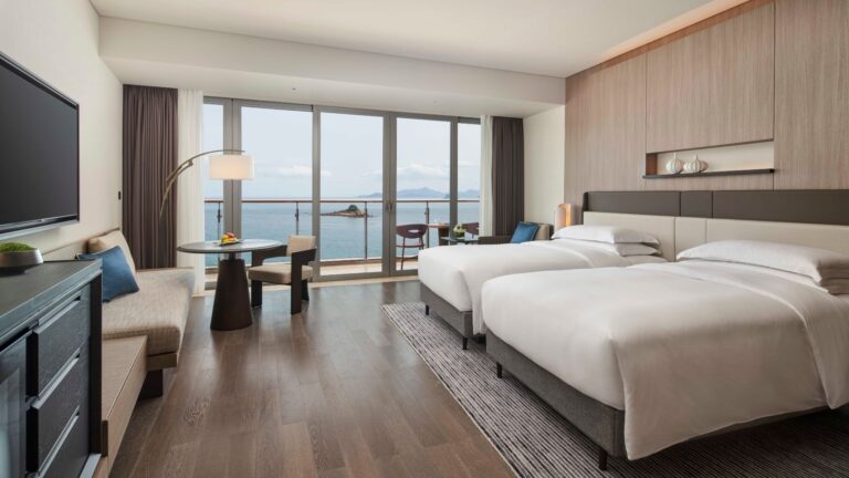 O hotel InterContinental fica a trinta e cinco metros da faixa de areia em Shenzhen