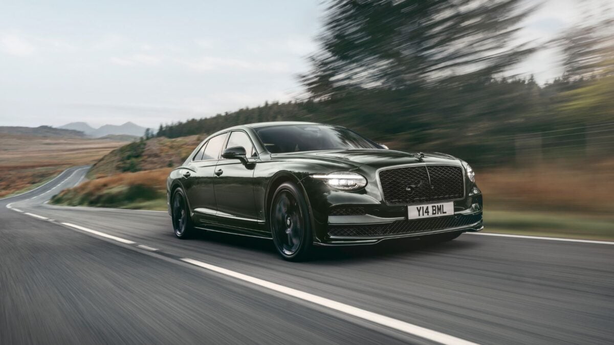 Bentley Flying Spur Estreia Nova Geração com Visual Mais Limpo e Foco Híbrido