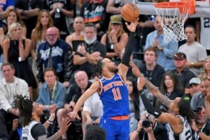 Jalen Brunson Marca 45 Pontos e Knicks Conquistam Primeiro Título desde 1973