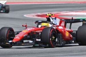 Hamilton Encerra Jejum, Vence Pela Ferrari e Adiciona Milhões Ao Seu Império Fora das Pistas