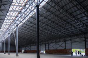 Paralelamente à expansão do portfólio logístico, o TRXF11 concluiu, juntamente com o TRXB11, a venda de nove imóveis de renda urbana locados para grandes varejistas, incluindo Carrefour e Assaí