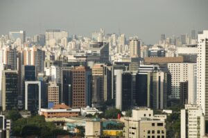 Mercado avalia que a trajetória dos juros e da inflação ditará a capacidade de pagamento dos inquilinos no curto prazo