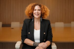 Helen Pedroso, diretora de Responsabilidade Corporativa e Direitos Humanos do Grupo L’Oréal no Brasil, afirma que autonomia econômica feminina também é vetor de desenvolvimento local