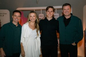 Gabriel Sens, Joice Sens e Paulo Boss Demo, sócios da LIVE!, com Theo Sens, fundador da Welz