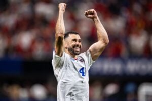 Jogador irlandês de ascendência cabo-verdiana, Roberto "Pico" Lopes disputa sua primeira Copa do Mundo 2026 com o time estreante