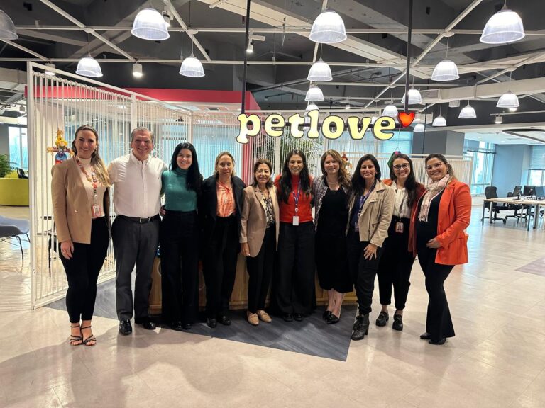 Talita lidera uma equipe de mais de 2300 colaboradores na Petlove