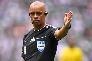 Wilton Pereira Sampaio foi o primeiro brasileiro na história a apitar o jogo inaugural da Copa do Mundo