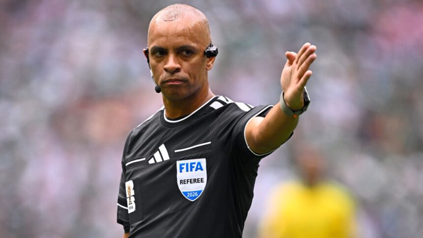 Wilton Pereira Sampaio foi o primeiro brasileiro na história a apitar o jogo inaugural da Copa do Mundo