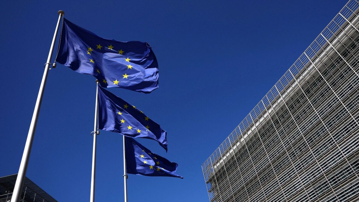 União Europeia Adota Legislação e Elimina Tarifas de Importação para Produtos dos EUA