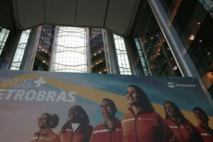 Petrobras Vende 1º Lote de Combustível de Aviação Sustentável com Matéria-prima da Bunge