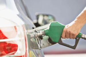 Governo adia reunião do CNPE sobre aumento da mistura de etanol na gasolina