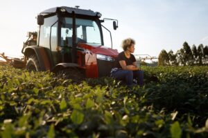 Mulheres Gerenciam 30 Milhões de Hectares no Brasil, Mas Seguem com Renda Menor no Agro