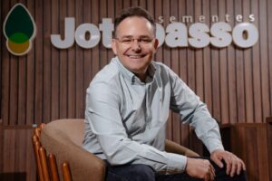 Porque o cenário abalado de sementes no País não assusta Tages Martinelli, CEO da Jotabasso Sementes