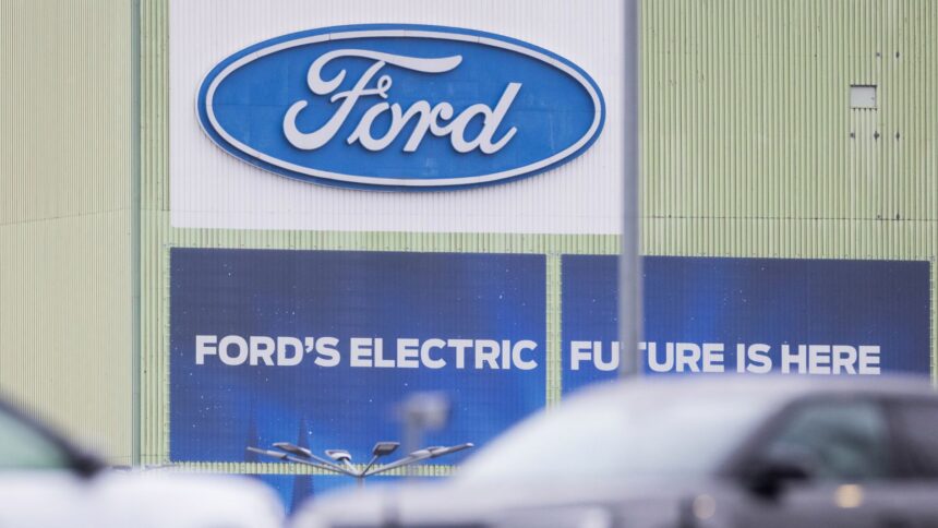 logo da ford com carros
