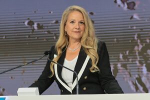 Presidente e diretora de operações da SpaceX, Gwynne Shotwell teve seu patrimônio elevado para US$ 2,2 bilhões