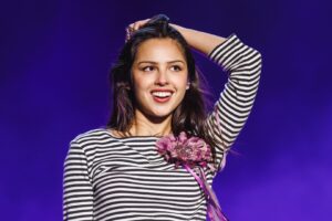Olivia Rodrigo vai destinar 100% da receita líquida do festival para ONGs