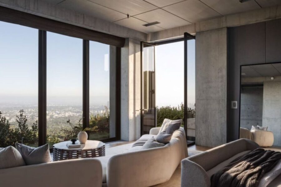 A propriedade tem 18.344 m² de área construída