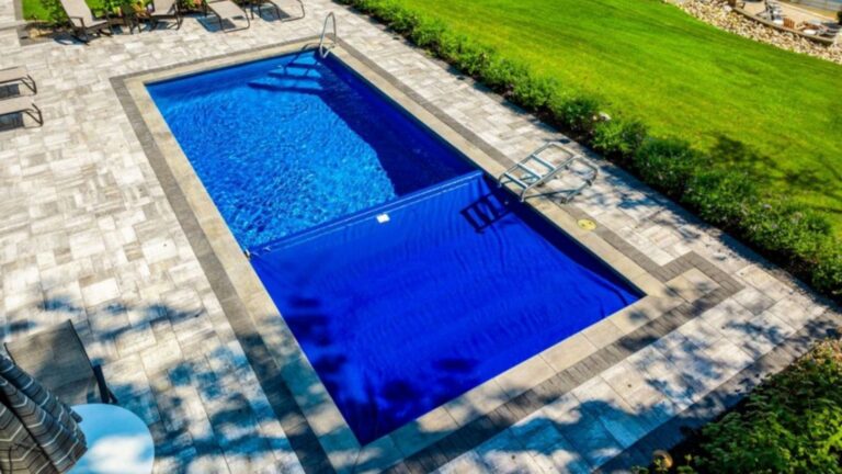 Piscina; Latham