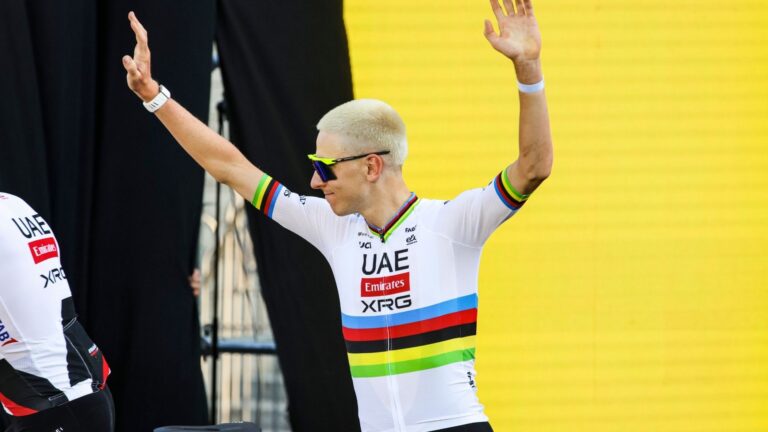 O esloveno Tadej Pogačar chega ao Tour de France 2026 em busca do seu quinto título, feito que o colocaria no topo da história da prova ao lado de lendas como Eddy Merckx e Bernard Hinault