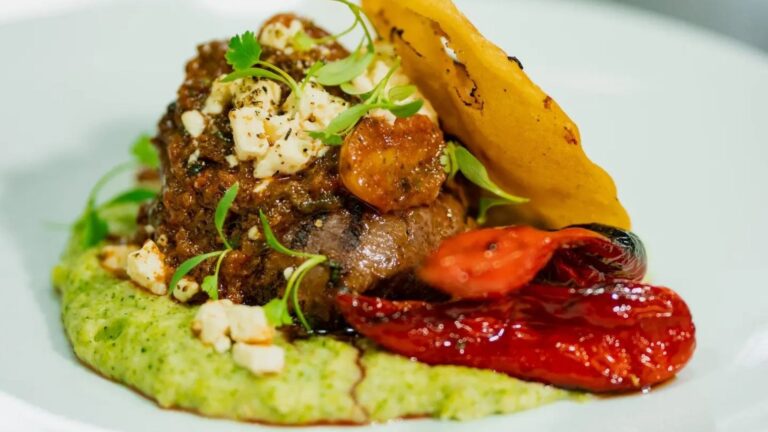A autêntica culinária farm-to-table ao estilo Lucero no restaurante Seasons
