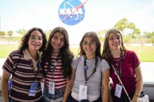 Esta foi a primeira vez que uma equipe brasileira vence, composta pelas alunas Beatriz Marques Herculano (14 anos), Giovanna Machado Tasso (14 anos), Lavínia Carboni Berti (14 anos) e Sara Lourenço Panico (15 anos)