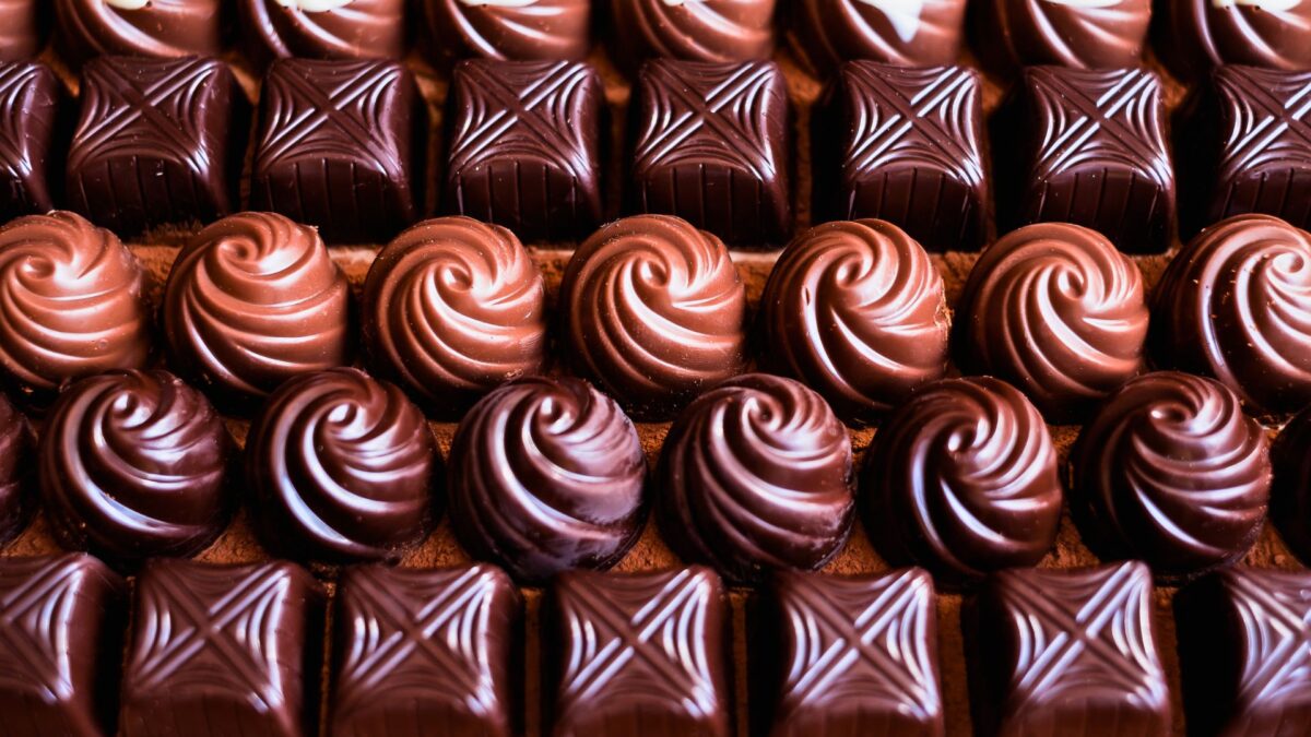 10 Razões para Comer Chocolate, o Principal Doce Feito de Cacau