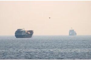 Navios no estreito de Ormuz: temor de novos bloqueiso (Foto Reuters / Stringer)
