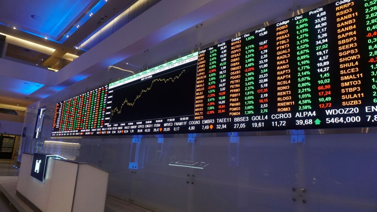 Bolsa sobe com Braskem em queda após pedido de recuperação