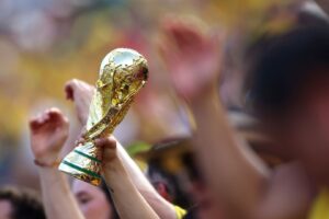 A FIFA avalia comercializar os direitos em inglês e espanhol em um único pacote, mudando a dinâmica de mercado nos Estados Unidos