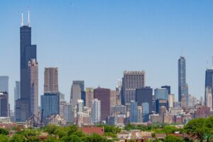 Chicago lidera os projetos de reutilização adaptativa nos Estados Unidos com a meta de entregar mais de 800 novos apartamentos no centro da cidade este ano