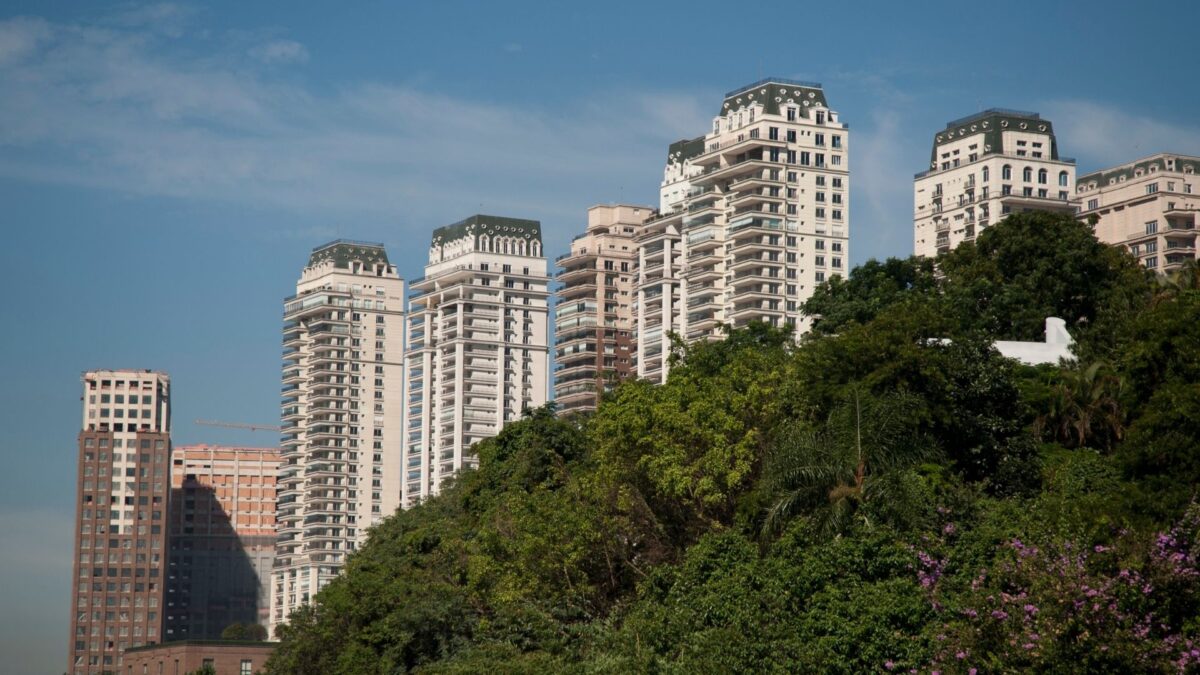 Comparação entre mercado imobiliário residencial e fundos imobiliários