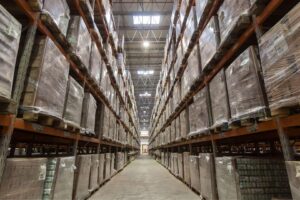 O e-commerce respondeu por quase metade das locações do trimestre fora do eixo Sudeste, com o Mercado Livre e a Shopee liderando a absorção de espaços