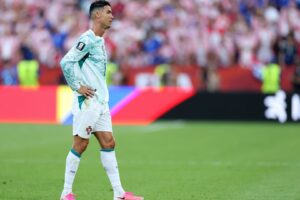 Cristiano Ronaldo teve gol anulado na vitória por 2 x 1 sobre a Croácia no Estádio de Toronto; mudança testada em parceria com a FIFA propõe vantagem ao atacante.