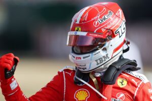 Charles Leclerc vence Silverstone e garante dobradinha da Ferrari, com Hamilton em 3º lugar