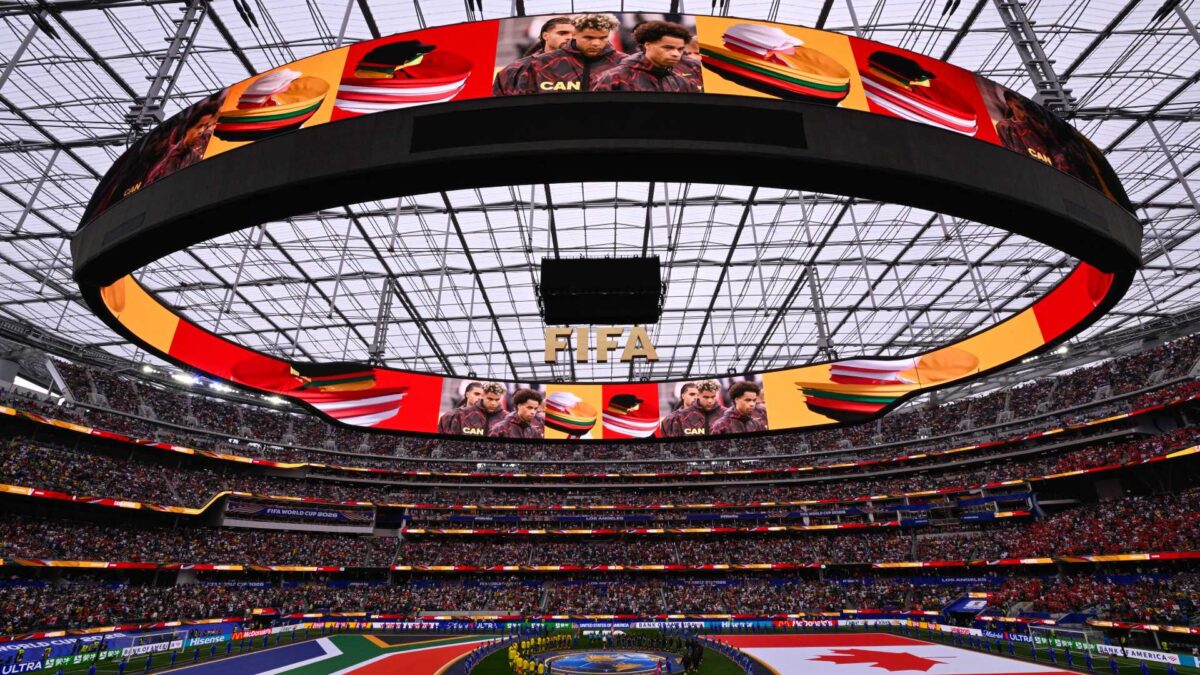 Conheça a Tela Gigante de Mil Toneladas Que Ocupa o Teto do SoFi Stadium, em Los Angeles