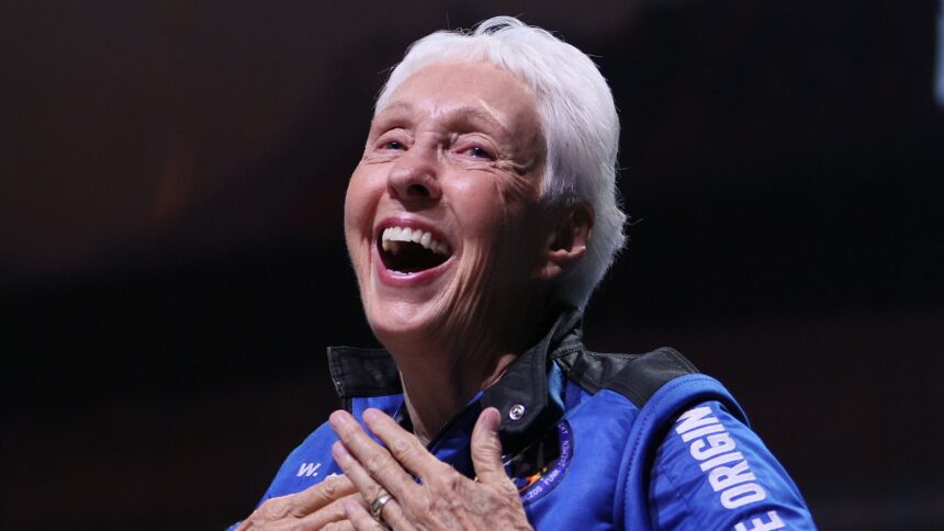 Wally Funk tinha 82 anos quando participou do primeiro voo tripulado da Blue Origin