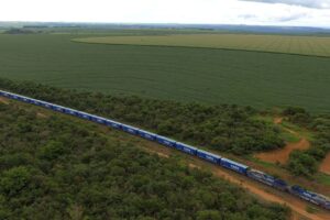 Rumo Movimenta 23,8 Bilhões de Tku no Trimestre e Ações Reagem em Alta