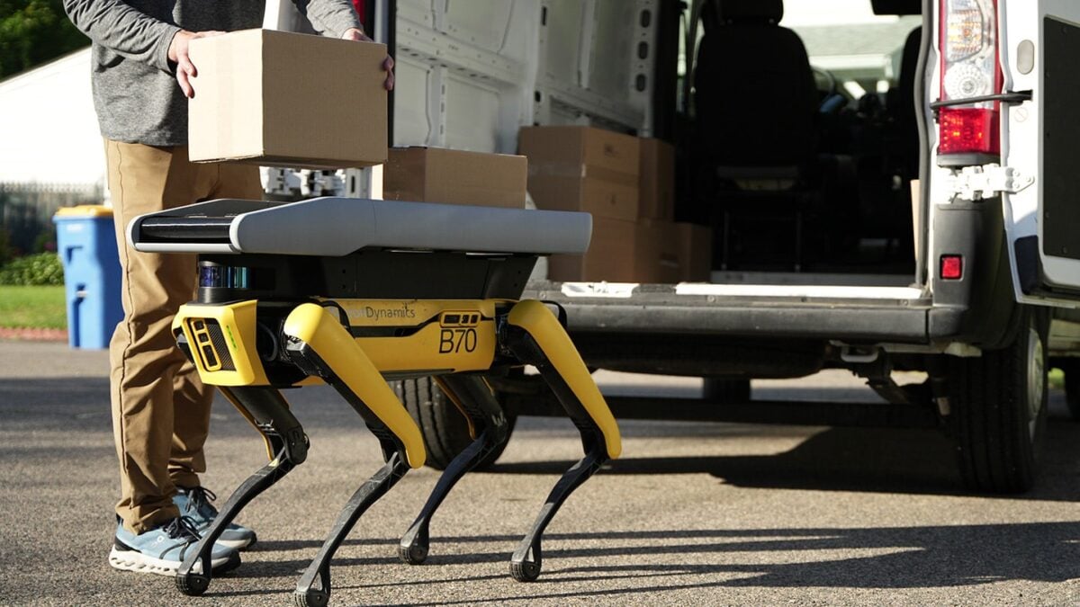 Cão-robô Faz Entrega de Pacotes em Teste da Boston Dynamics