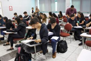 Educação financeira será ensinada de forma transversal em disciplinas já existentes, como matemática, história e geografia
