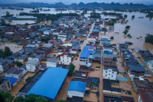 Enchentes e Supertufão Bavi Ameaçam Províncias e Colocam Infraestrutura da China sob Risco