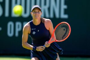 Luisa Stefani compete na final de Wimbledon neste domingo (12), a partir de 9h