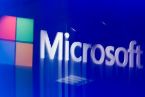 Logotipo da Microsoft na feira de startups de tecnologia e inovação VivaTech, em Paris, França
